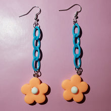 Load image into Gallery viewer, Chunky Floral Earrings
