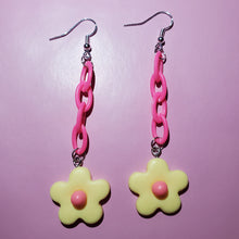 Load image into Gallery viewer, Chunky Floral Earrings
