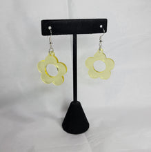 Load image into Gallery viewer, Simple Daisy Earrings
